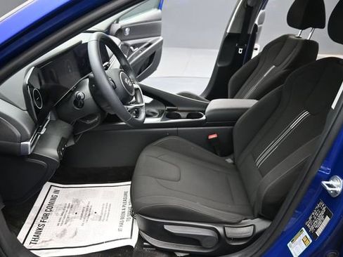 Used 2023 Hyundai Elantra SEL w/ Convenience Package FWD image 11