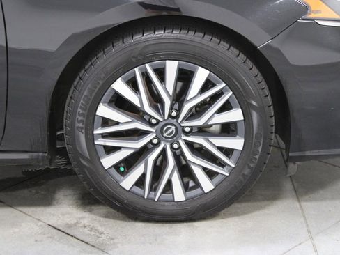 Used 2024 Nissan Altima 2.5 SV image 12
