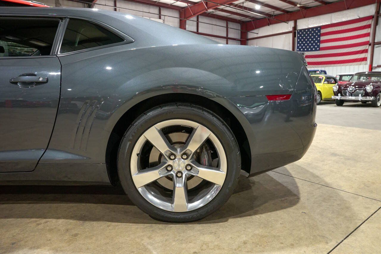 Used 2010 Chevrolet Camaro SS RWD image 5