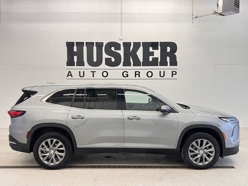 Used 2025 Buick Enclave Preferred image 2