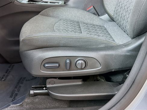 Used 2024 Chevrolet Equinox LT image 18