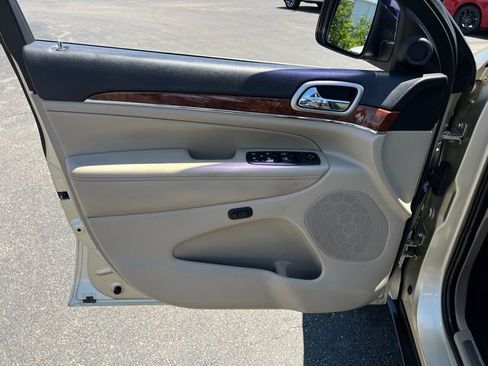 Used 2011 Jeep Grand Cherokee Limited w/ Trailer Tow Group IV AWD/4WD image 11