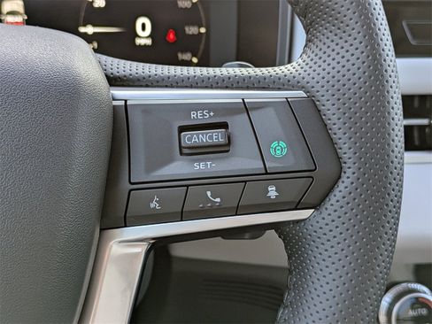 New 2025 Mitsubishi Outlander SE image 28