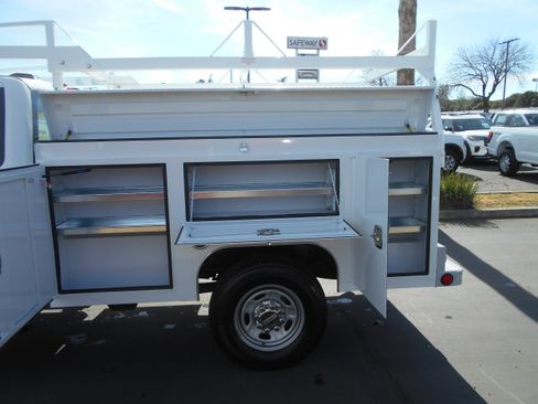 New 2026 Ford F250 XL w/ XL Chrome Package image 40