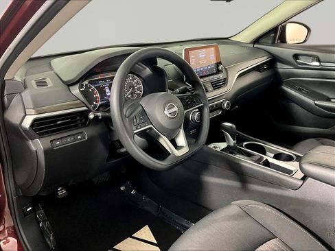 Certified 2024 Nissan Altima 2.5 SV FWD image 17