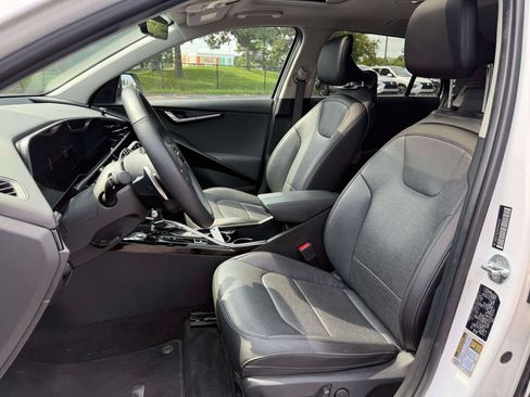 Used 2023 Kia Niro SX Touring FWD image 16