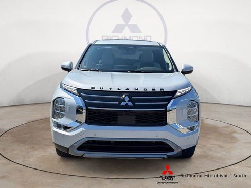 New 2025 Mitsubishi Outlander SE image 8