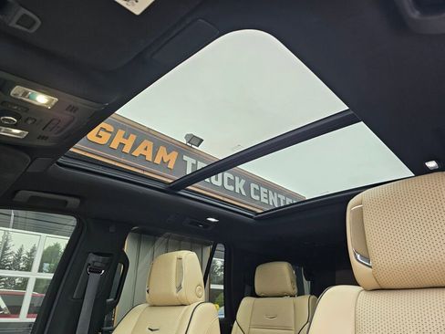 Used 2022 Cadillac Escalade Premium Luxury AWD/4WD image 27