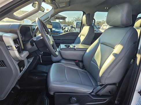 Used 2024 Ford F250 XL w/ XL Chrome Package image 12