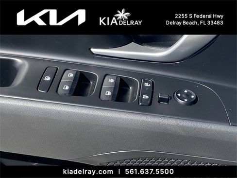 Used 2025 Hyundai Elantra SEL image 16