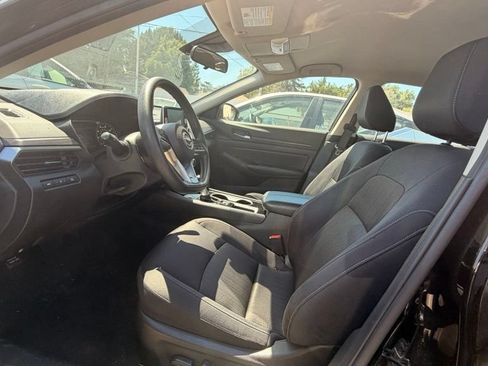 Used 2024 Nissan Altima 2.5 SV FWD image 6