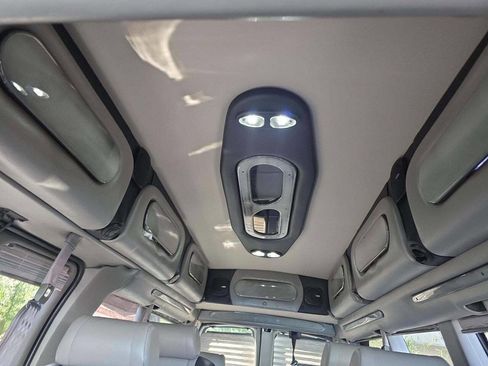 Used 2016 GMC Savana 2500 Extended RWD image 10
