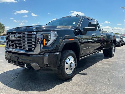 Used 2024 GMC Sierra 3500 Denali Ultimate AWD/4WD image 11