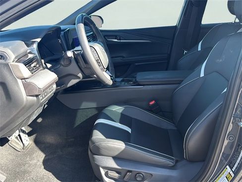 Used 2025 Toyota Camry SE image 21