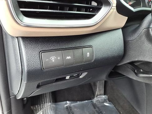 Used 2022 Hyundai Santa Fe SEL FWD image 13