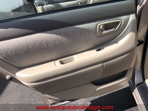 Used 2001 Toyota Avalon XLS image 15