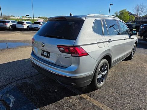 Used 2022 Volkswagen Tiguan SE w/ Panoramic Sunroof Package AWD/4WD image 4