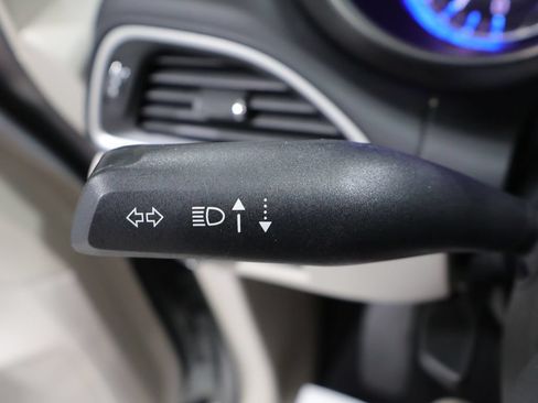 Used 2024 Chrysler Pacifica Touring-L FWD image 40