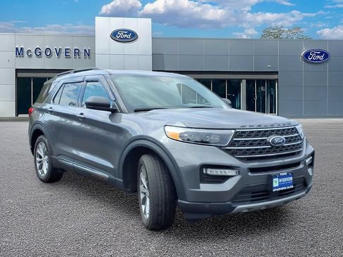 Used 2022 Ford Explorer XLT w/ Equipment Group 202A AWD/4WD image 4