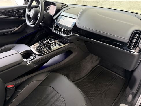 Used 2025 Aston Martin DBX 707 image 17