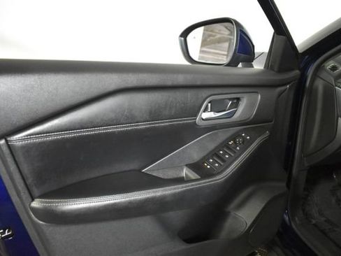 Used 2024 Nissan Rogue SV w/ SV Premium Package FWD image 7
