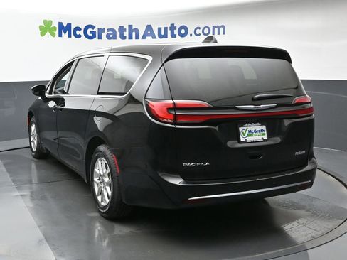 Used 2024 Chrysler Pacifica Touring-L image 24