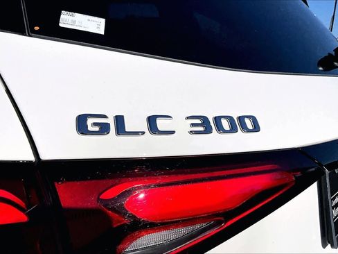 Used 2025 Mercedes-Benz GLC 300 4MATIC image 10