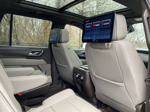 Used 2023 GMC Yukon SLT w/ SLT Premium Package image 38