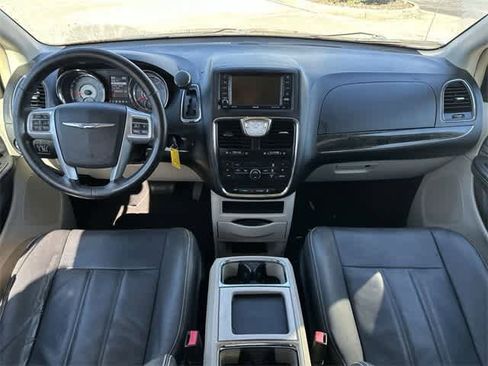 Used 2013 Chrysler Town & Country Touring image 11