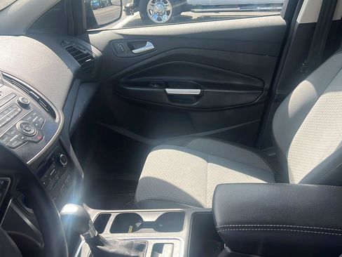 Used 2017 Ford Escape SE w/ SE Cold Weather Package AWD/4WD image 19