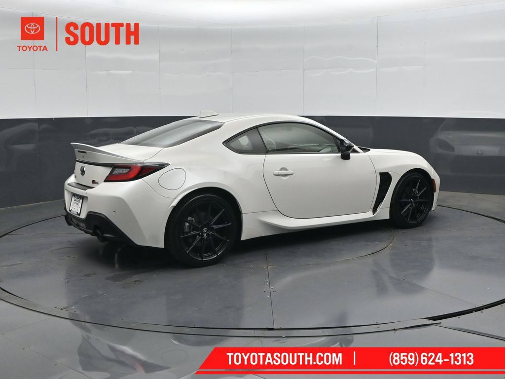 Used 2023 Toyota GR86 Premium RWD image 2