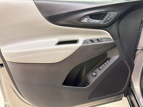 Used 2018 Chevrolet Equinox Premier AWD/4WD image 12