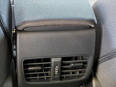 Used 2024 Toyota Corolla Cross SE image 15