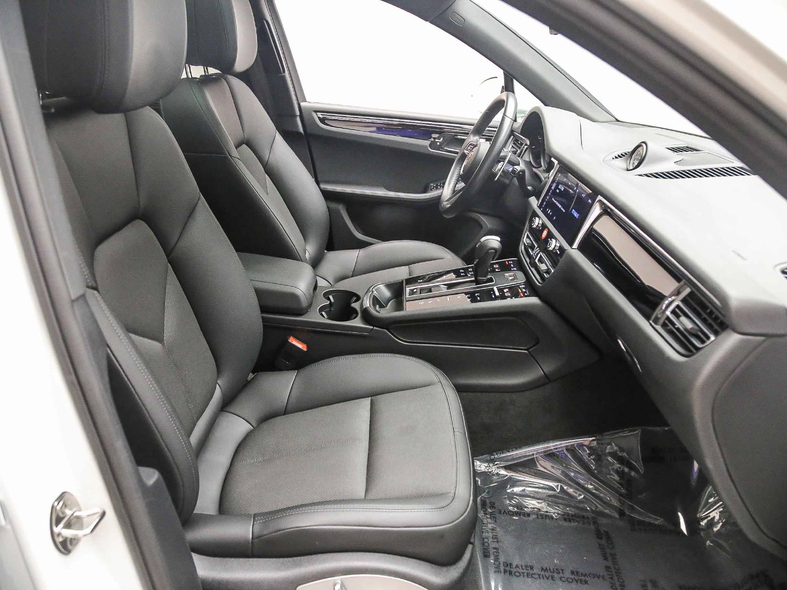 Certified 2023 Porsche Macan AWD/4WD image 20
