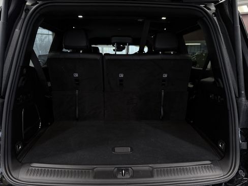 Used 2025 Jeep Wagoneer Series II AWD/4WD image 9