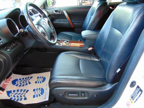 Used 2012 Toyota Highlander Limited w/ Tow Pkg FWD image 7