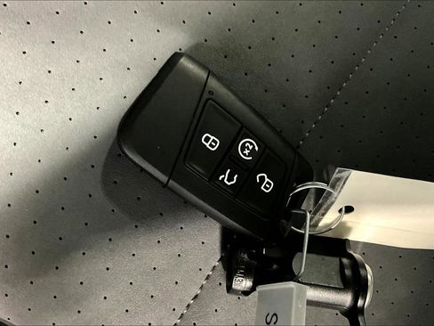 Used 2025 Volkswagen Jetta SE image 13