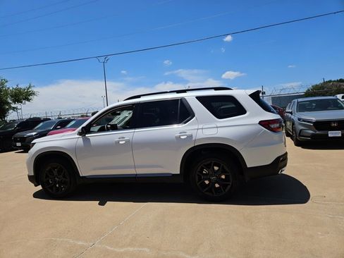 New 2025 Honda Pilot Touring image 8