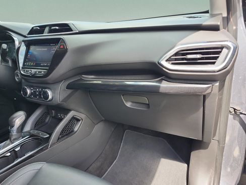 Used 2022 Chevrolet TrailBlazer LT w/ Premium Seating Package FWD image 20