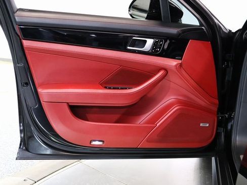 Used 2018 Porsche Panamera 4S image 18