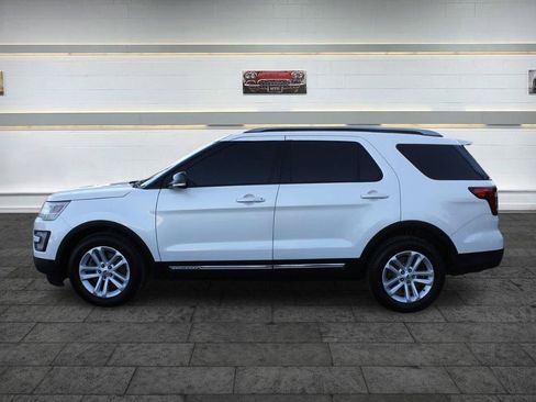 Used 2016 Ford Explorer XLT w/ Equipment Group 202A FWD image 4