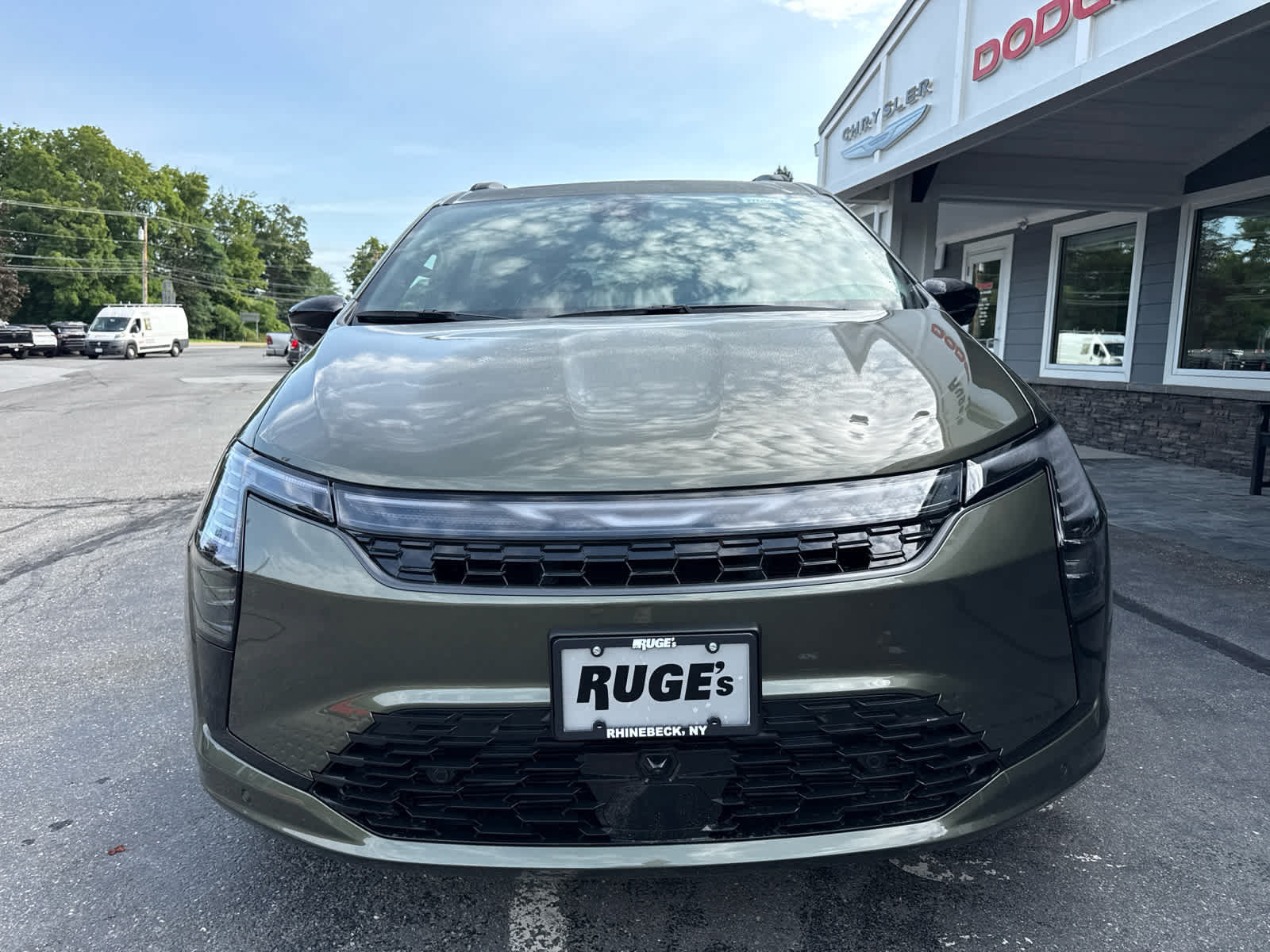 New 2027 Chrysler Pacifica Limited AWD/4WD image 9