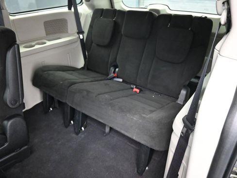 Used 2016 Dodge Grand Caravan SXT image 25