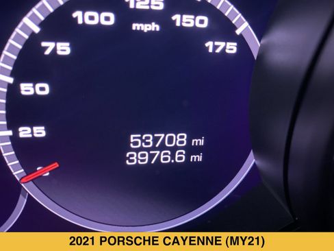 Used 2021 Porsche Cayenne AWD/4WD image 4