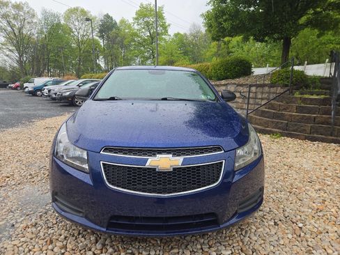 Used 2013 Chevrolet Cruze LS FWD image 3