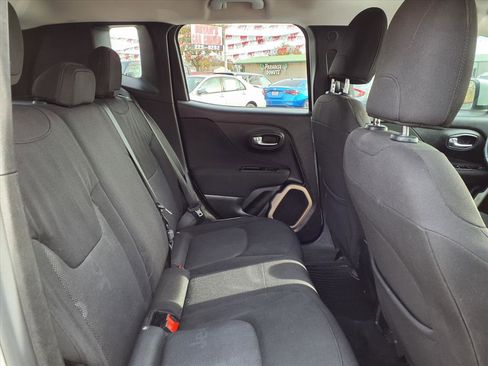 Used 2015 Jeep Renegade Latitude image 14