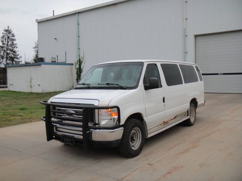 Used 2012 Ford E-350 and Econoline 350 XLT RWD image 2