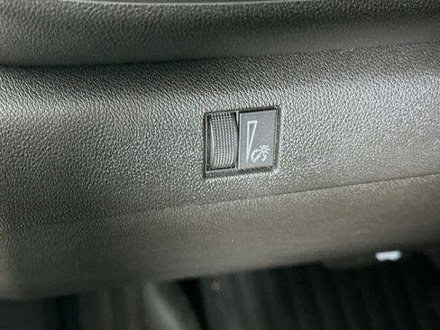 Used 2024 Chevrolet Colorado Trail Boss AWD/4WD image 17