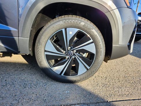 New 2026 Volkswagen Taos SE image 21