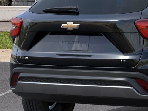 New 2026 Chevrolet Trax LT w/ LT Convenience Package FWD image 14